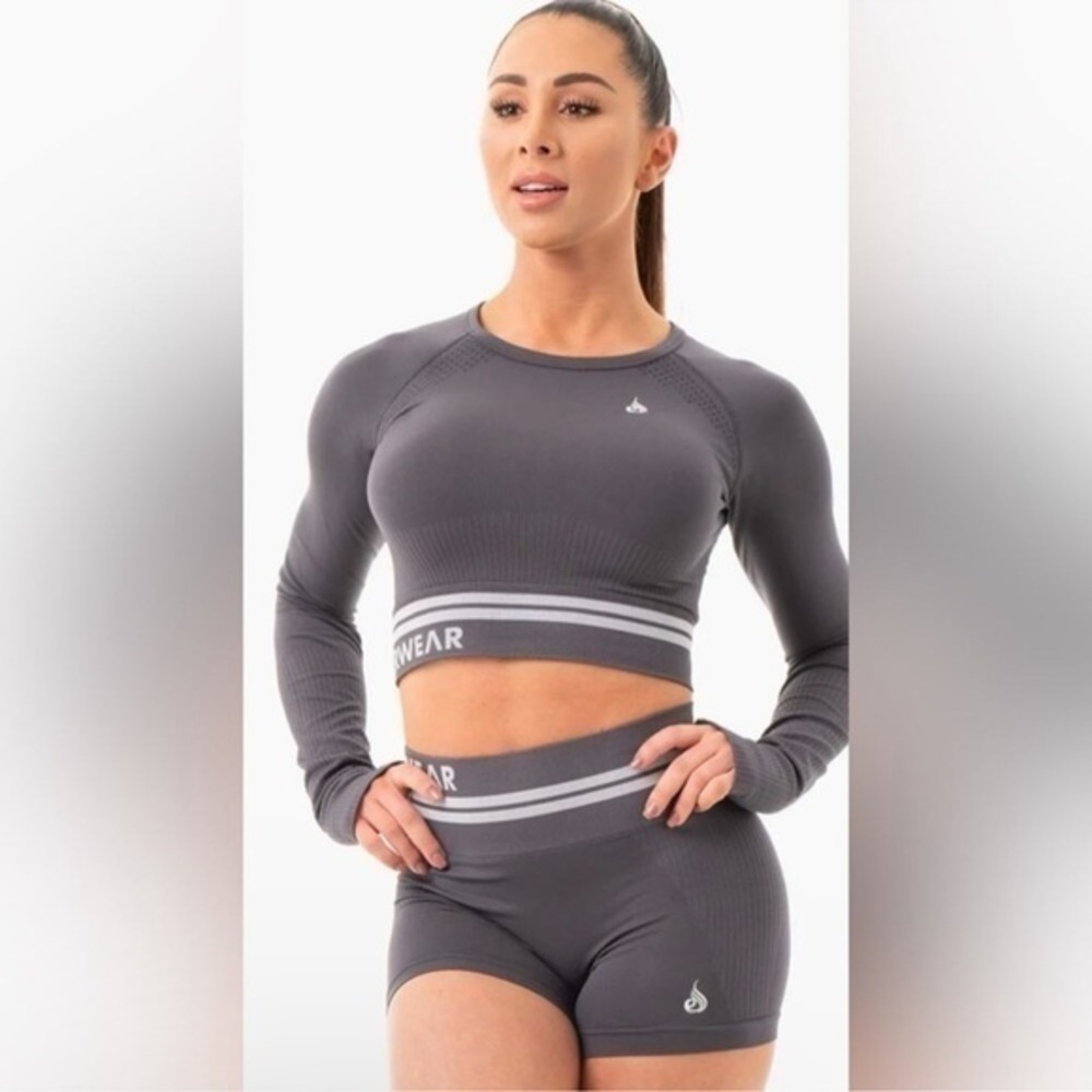 Ryderwear Freestyle Seamless Long Sleeve Thumbhole Crop Top Gray
